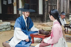 Knight Flower Review: Lee Honey Shines in 2024’s Top K-Drama - image 6