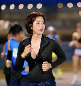 Thai Teacher Inspires Thousands with Her Marathon Journey and Stunning Fitness Transformation - image 3