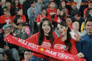 Hanoi Beauty Steals the Spotlight While Cheering for the Vietnam National Football Team - image 4