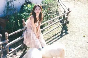 YiTuYu Vol.8678: Chickkii's Radiant Charm Bathed in Golden Sunlight and Natural Artistry - image 13