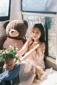 YiTuYu Vol.8678: Chickkii's Radiant Charm Bathed in Golden Sunlight and Natural Artistry - image 14