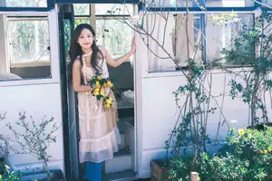 YiTuYu Vol.8678: Chickkii's Radiant Charm Bathed in Golden Sunlight and Natural Artistry - image 5