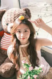 YiTuYu Vol.8678: Chickkii's Radiant Charm Bathed in Golden Sunlight and Natural Artistry - image 16