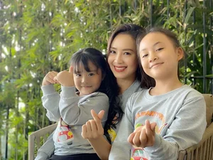 Actress Hong Diem’s Daughters Grow Up: From Roommates to Beautiful Young Ladies - image 3