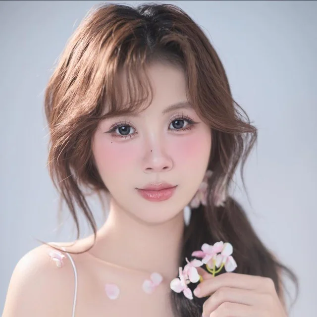 TikTok Star’s Expensive Aesthetic Transformation Sparks Debate Over Modern Beauty Standards