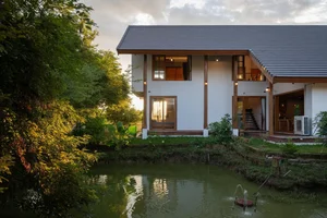 The Art of Slow Living: A Modern Sloped Roof Sanctuary to Witness All Four Seasons - image 3