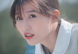 Beauty Queens on Screen: Tieu Vy’s Cinematic Appeal vs H'Hen Nie’s Debut - image 0