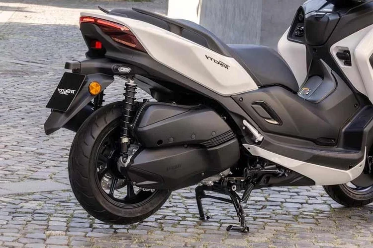 Yamaha Tricity 300 2026 Debuts: The Three-Wheeled Scooter With Car-Like Airbags