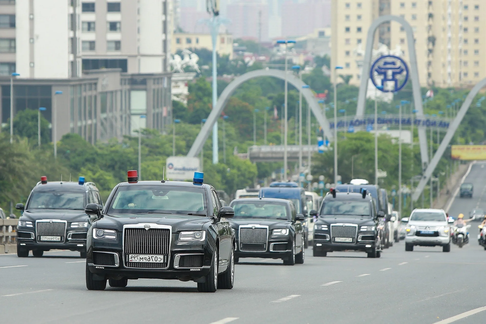 Security and Splendor: Hanoi Prepares for President Putin’s Visit with Elite Supercar Convoy
