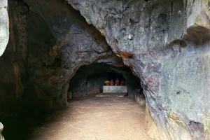 Discover the Ancient Secrets of Nhẫm Dương Temple: A Treasure Trove of Fossils and History - image 2