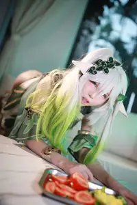 Enchanting Nahida Cosplay by Coser Uesugi Erika: A Divine and Playful Transformation! - image 0