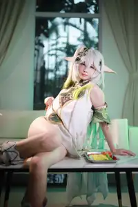 Enchanting Nahida Cosplay by Coser Uesugi Erika: A Divine and Playful Transformation! - image 9
