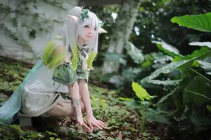 Enchanting Nahida Cosplay by Coser Uesugi Erika: A Divine and Playful Transformation! - image 2