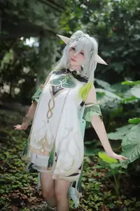 Enchanting Nahida Cosplay by Coser Uesugi Erika: A Divine and Playful Transformation! - image 12