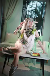 Enchanting Nahida Cosplay by Coser Uesugi Erika: A Divine and Playful Transformation! - image 7