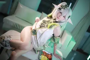 Enchanting Nahida Cosplay by Coser Uesugi Erika: A Divine and Playful Transformation! - image 13