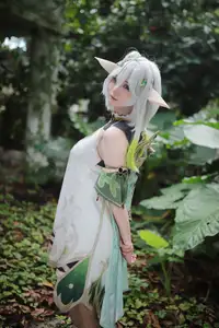 Enchanting Nahida Cosplay by Coser Uesugi Erika: A Divine and Playful Transformation! - image 11
