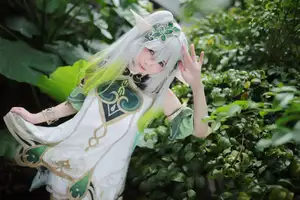 Enchanting Nahida Cosplay by Coser Uesugi Erika: A Divine and Playful Transformation! - image 14