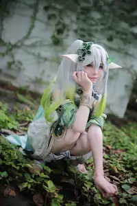 Enchanting Nahida Cosplay by Coser Uesugi Erika: A Divine and Playful Transformation! - image 6
