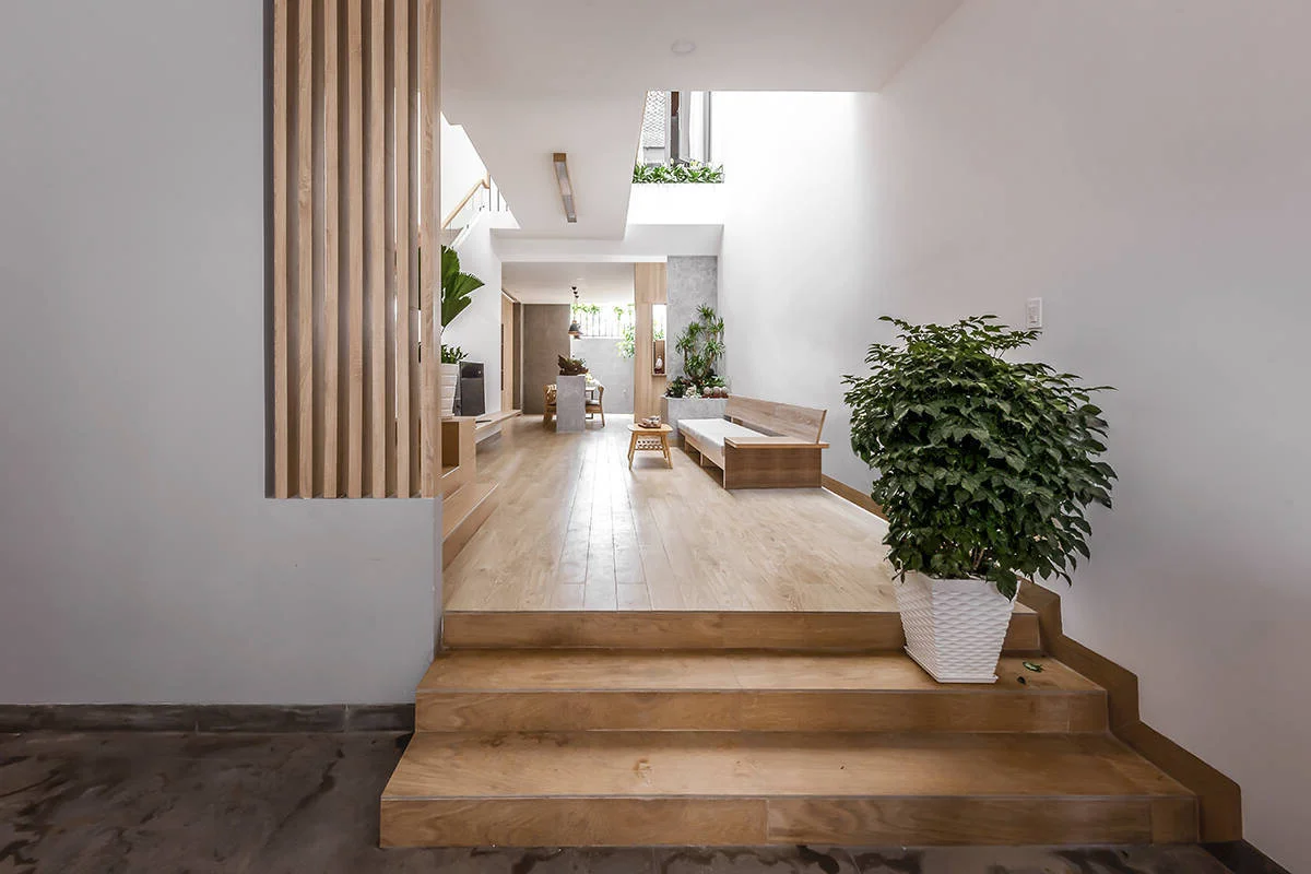 30 Innovative Mezzanine Designs for Small Townhouses with Greenery