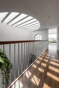 30 Innovative Mezzanine Designs for Small Townhouses with Greenery - image 1