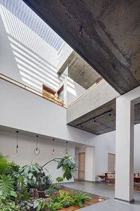 30 Innovative Mezzanine Designs for Small Townhouses with Greenery - image 24