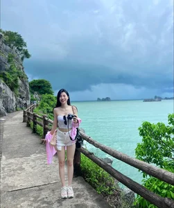 Social Media Sensation: Nguyen Nu Hanh Loan Showcases Stunning Summer Style and Fitness - image 5