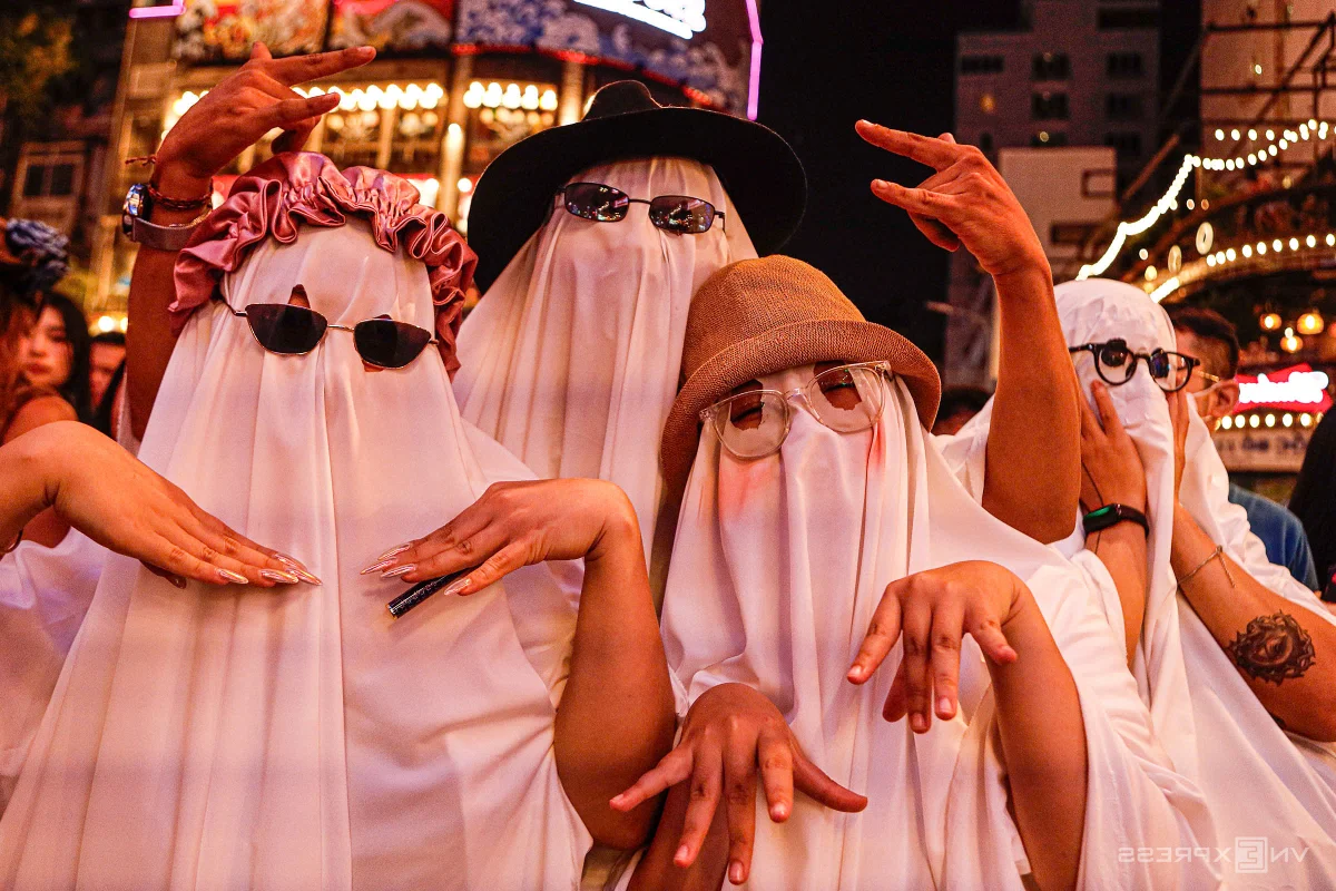 Vibrant Halloween Parade: Thousands Join Costume Festivities on the Walking Street