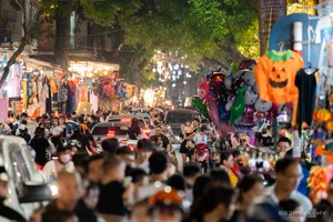 Vibrant Halloween Parade: Thousands Join Costume Festivities on the Walking Street - image 9