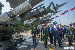 Prime Minister Pham Minh Chinh Inspects Advanced Military Technology at Vietnam International Defense Expo 2024 - image 0