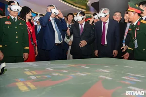 Prime Minister Pham Minh Chinh Inspects Advanced Military Technology at Vietnam International Defense Expo 2024 - image 4
