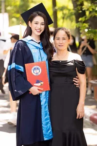 Simple to Stunning: Style Evolution of Miss Vietnam Do Thi Ha's Mother - image 4