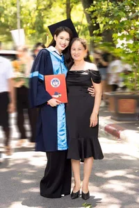 Simple to Stunning: Style Evolution of Miss Vietnam Do Thi Ha's Mother - image 6