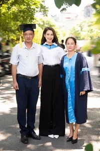 Simple to Stunning: Style Evolution of Miss Vietnam Do Thi Ha's Mother - image 2