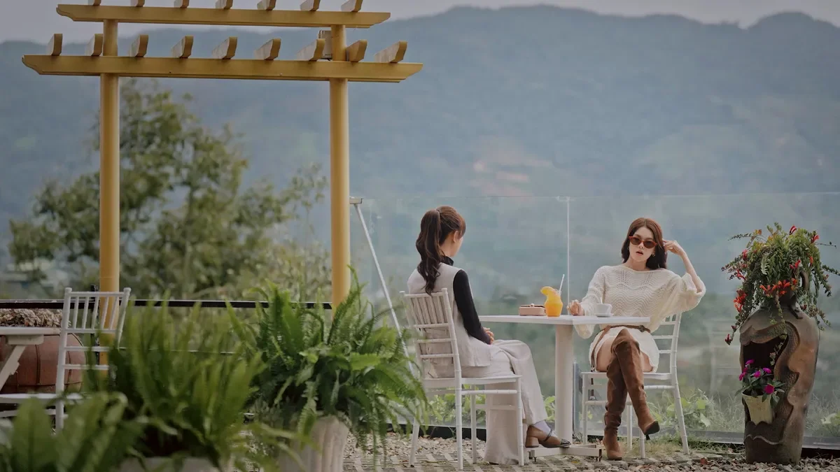 Yen Dan Radiates Sweetness in Her Latest Role for Going to the Sunny Land