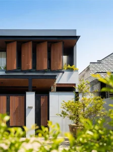 Stunning Resort Villa Design: A Lush Green Oasis Perfect for Luxury Relaxation - image 1