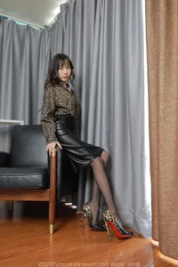 IESS Tuan Tuan Showcases Bold Golden Leopard Print in Latest Fashion Gallery - image 18
