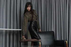 IESS Tuan Tuan Showcases Bold Golden Leopard Print in Latest Fashion Gallery - image 37