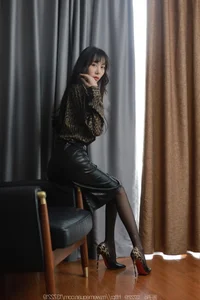 IESS Tuan Tuan Showcases Bold Golden Leopard Print in Latest Fashion Gallery - image 62