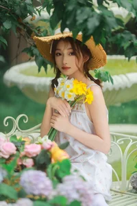 YiTuYu Art Language Vol.6751: Graceful Expressions by Yu Er - image 9