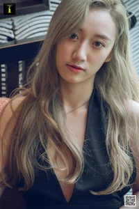 Summer Aesthetic Photography: Model Lele Showcases Elegant Backless Fashion in IESS Series - image 88