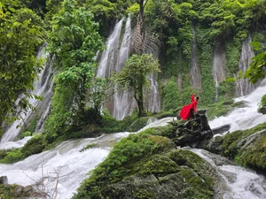 Escape to Nature: Trekking and Cooling Off at Nam Luc Waterfall This Summer - image 7