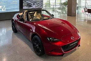 2026 Mazda MX-5 Miata Debuts in Vietnam with Attractive Pricing - image 7