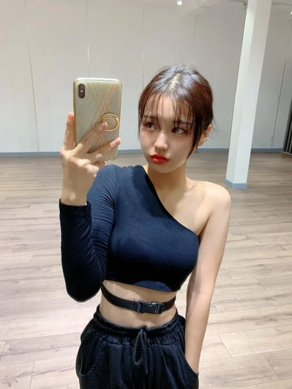 Korean Beauty Gains Popularity in Vietnam with Fluent Language Skills and Style