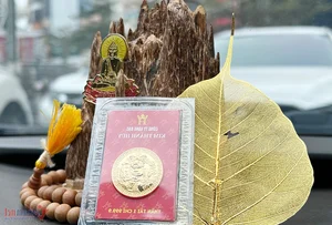 Crowds Swarm Nghe An Gold Shops for Luck on God of Wealth Day 2024 - image 5