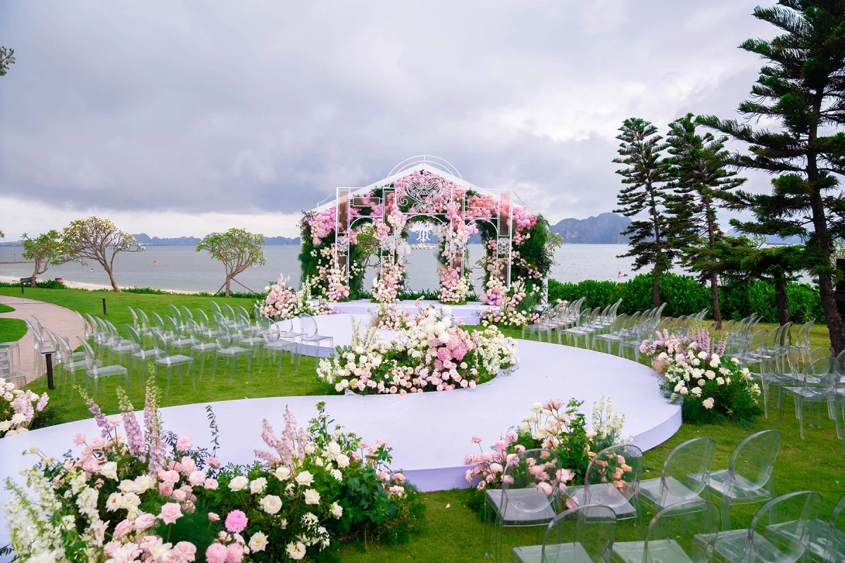 Stunning Wedding Decor Featuring 5 Tons of Fresh Flowers by Ho Quynh Huong