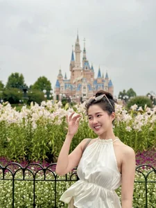 Hoang Thuy and Phuong Nga: Beach Getaways and European Travels - image 1