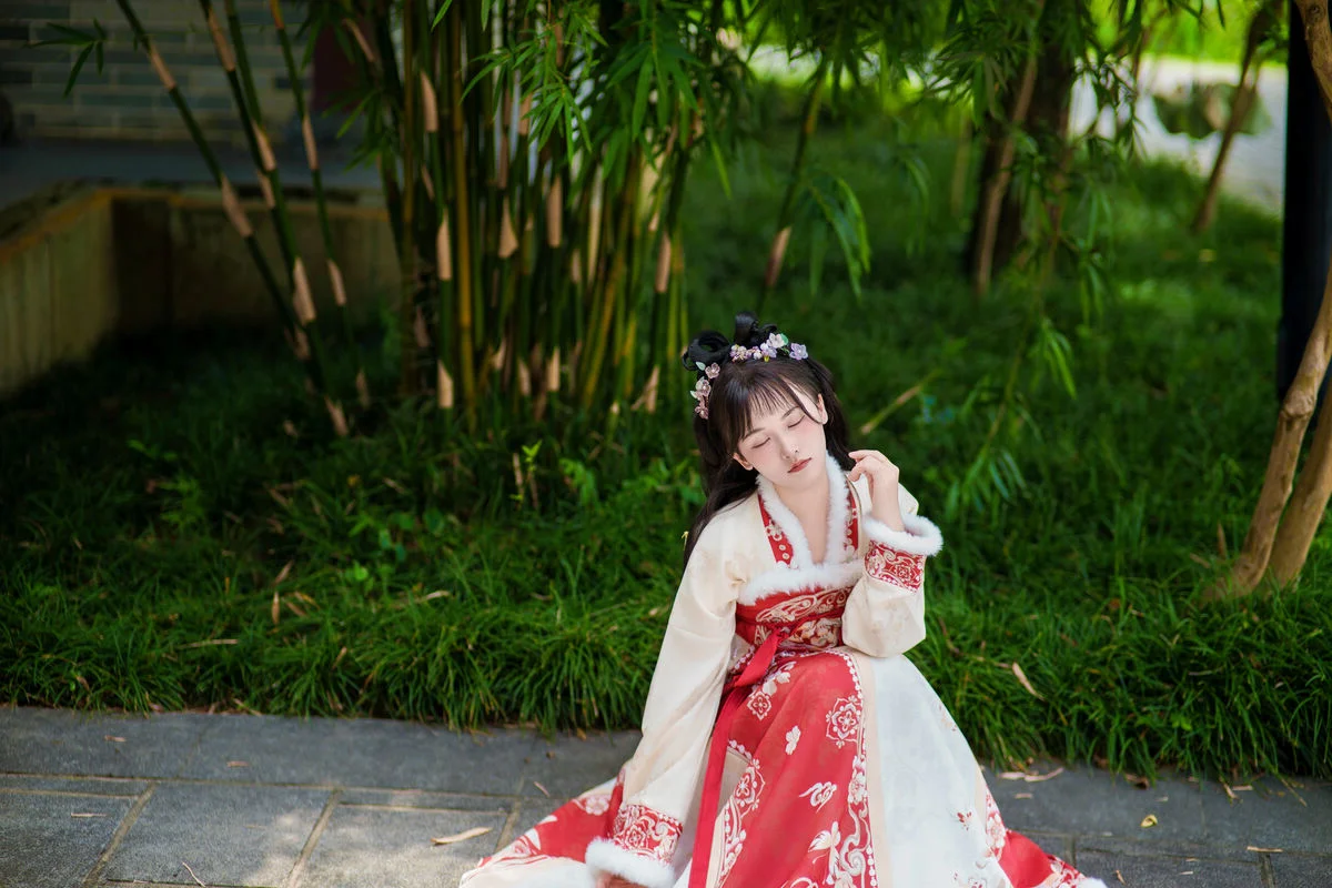 Art Language Vol.7362: Exploring the Ethereal Aesthetic of Xiao Xiao Yu