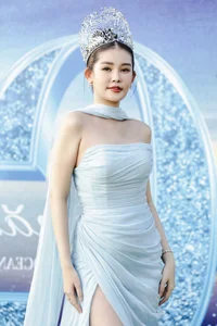 Le Au Ngan Anh’s Clever and Elegant Maternity Red Carpet Fashion - image 5