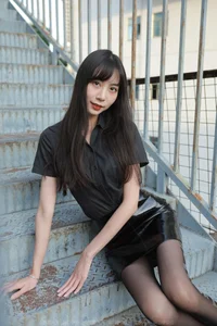 Elegant IESS Tuan Tuan Photography: Stunning Long Legs and Iconic Red High Heels Collection - image 0